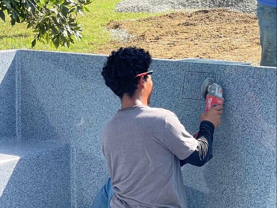 Acabamento técnico da Piscina Granitada® Fiber