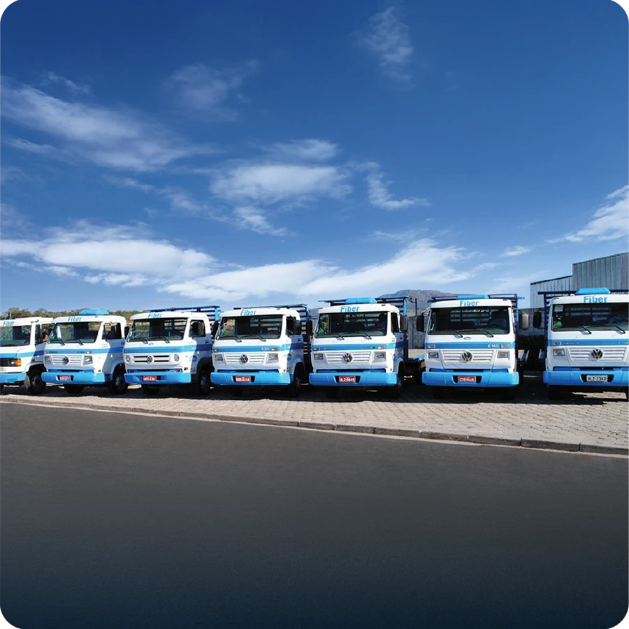Frota adaptada Fiber para transporte de piscinas