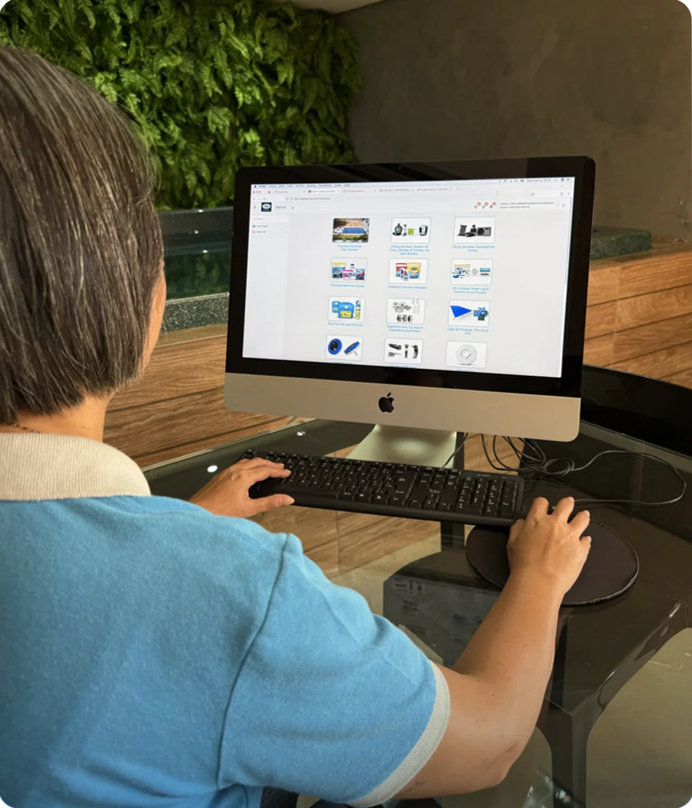 Central de compras Fiber com catálogo de produtos em tela