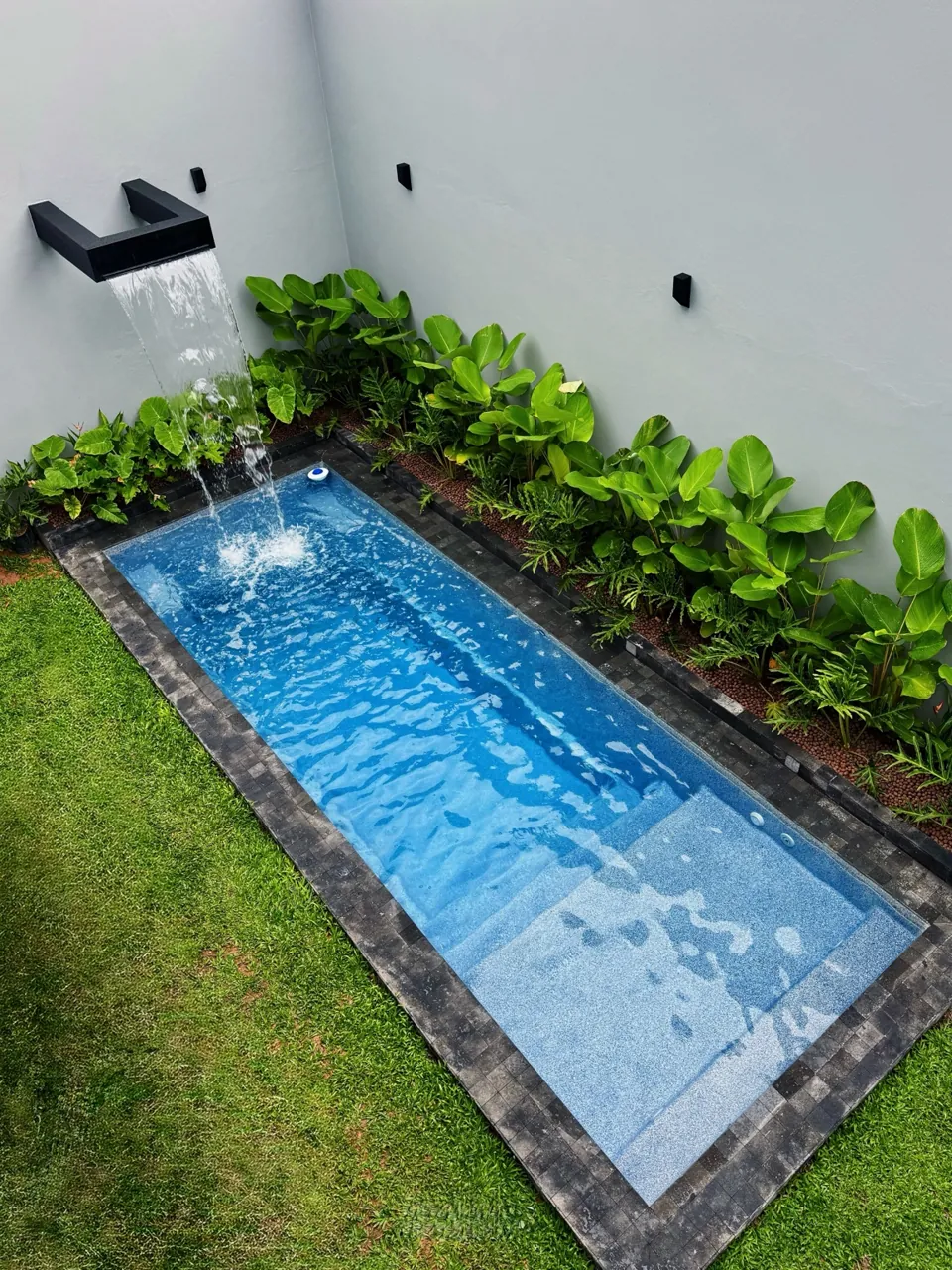 Piscina Granitada modelo Deep End 22 na cor Ocean Gray