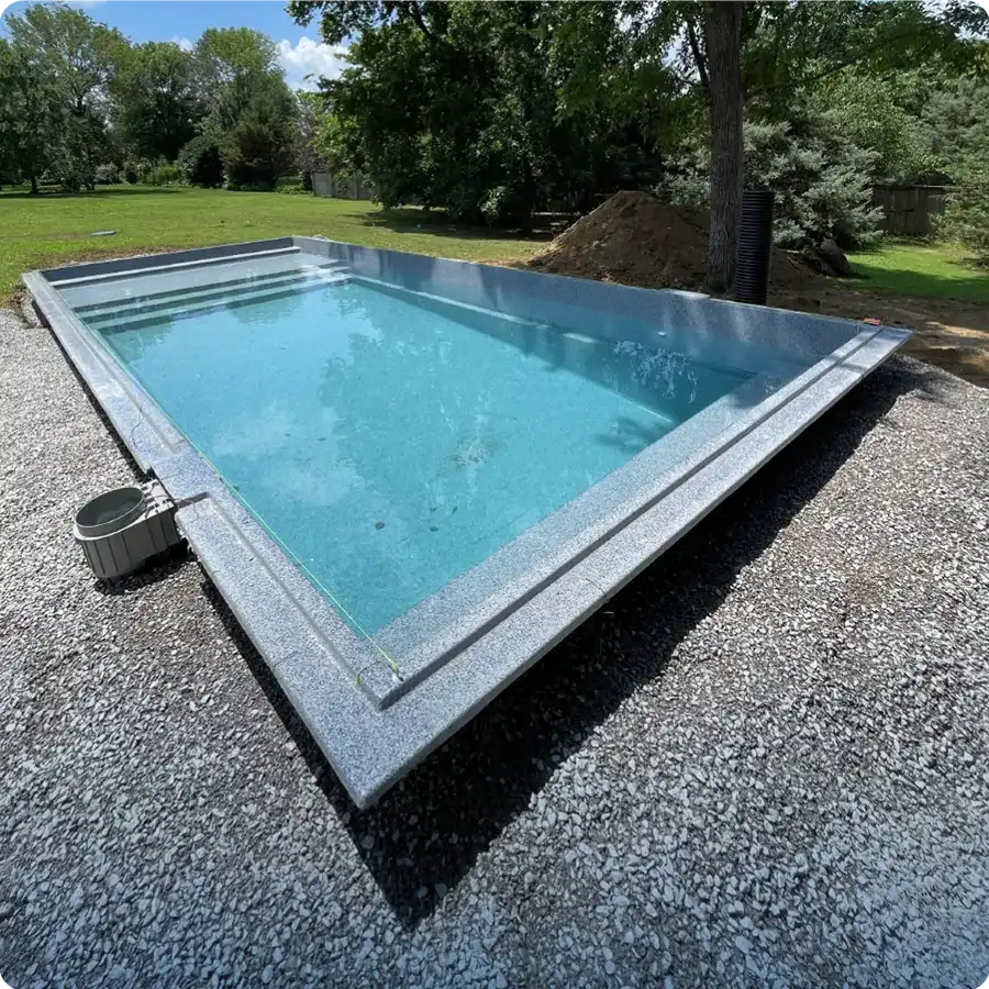 Fechamento do entorno e preparação para o acabamento da piscina