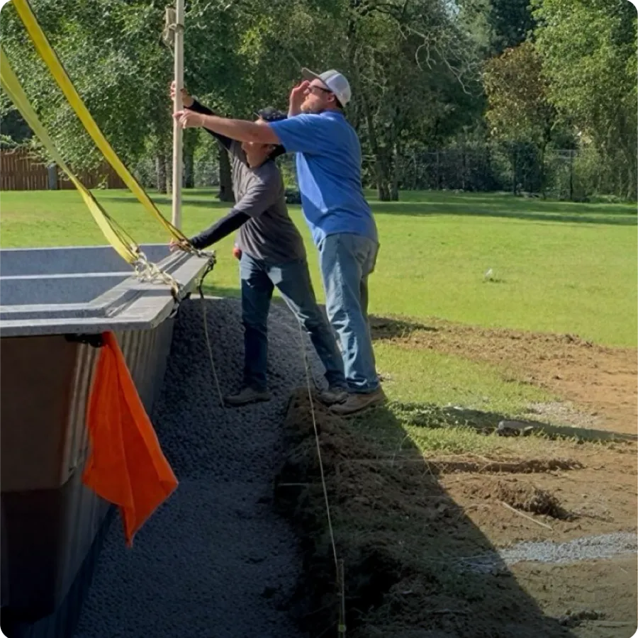 Nivelamento e enchimento lateral da piscina Granitada® Fiber