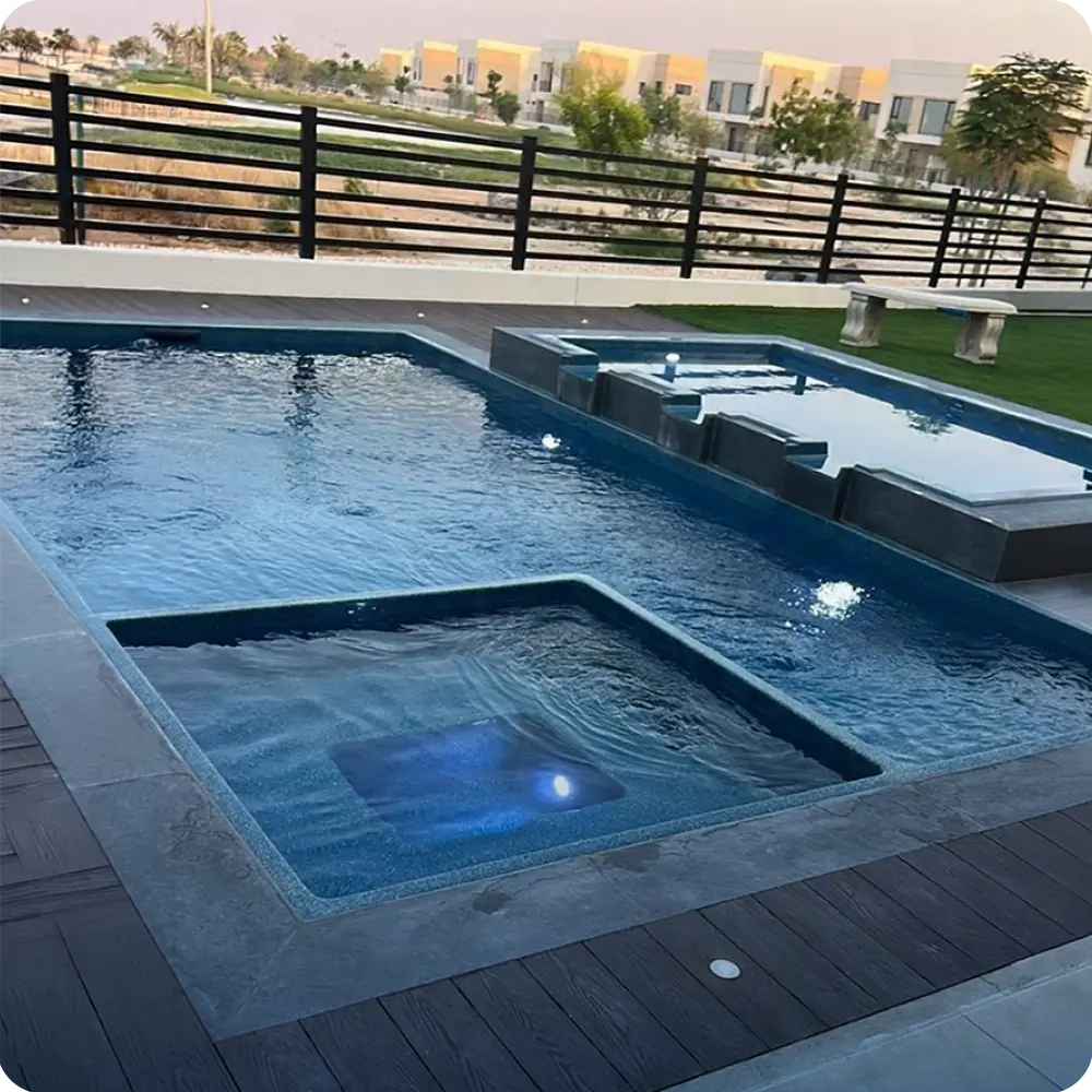 Piscina Fiber instalada em Dubai — calor extremo