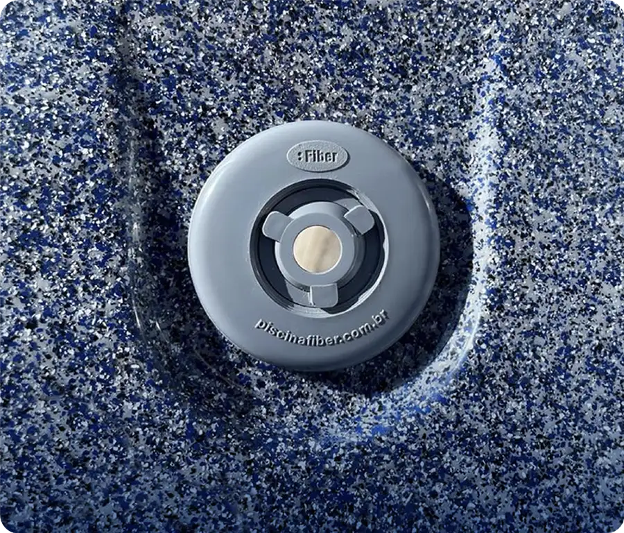 Dispositivo Premium Color em piscina Granitada®
