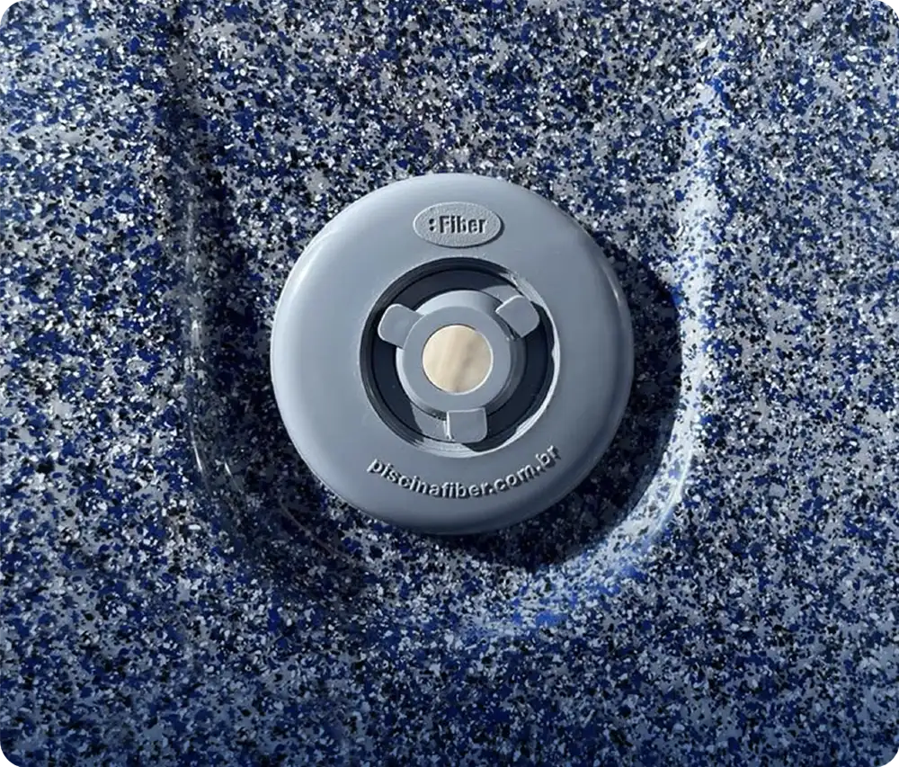Dispositivo Premium Color em piscina Granitada®